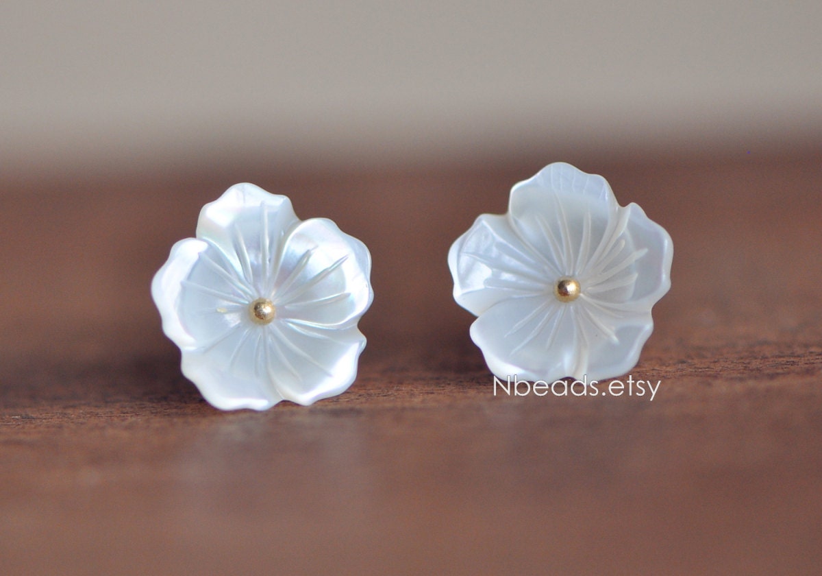 10pcs White Mother of Pearl Flowers 12mm, Center Drilled Carved Shell Flowers (#V1255)