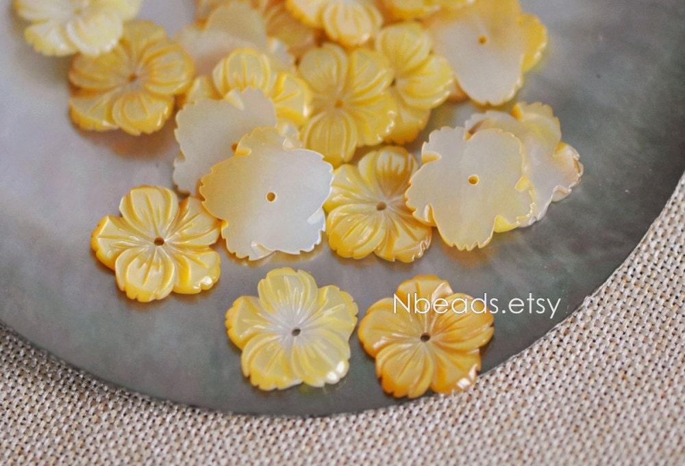 10pcs Yellow Mother of Pearl Shell Carved Flowers 15mm Center Drill Flat Back (V1218)