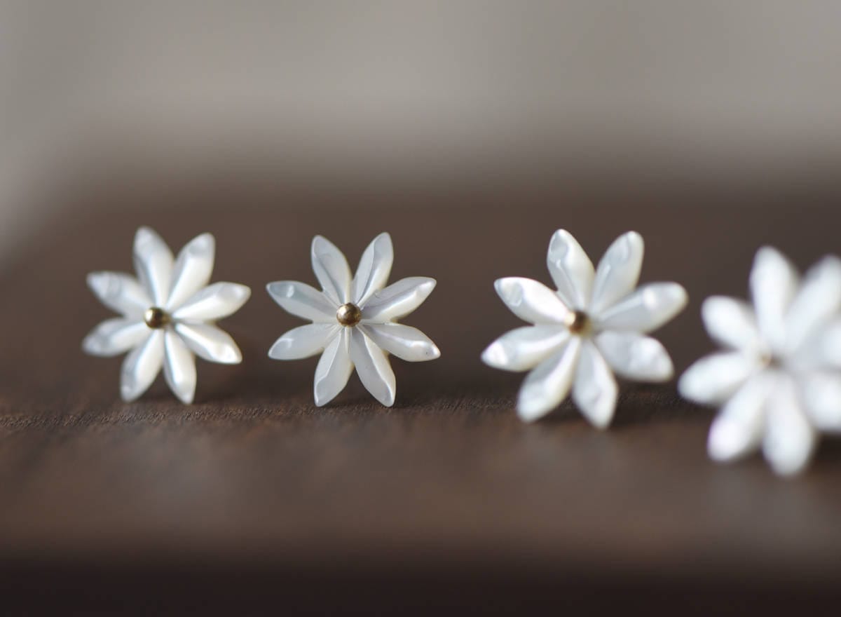 10pcs White Mother of Pearl Shell Daisy Flowers 10/ 12mm (#BK-001)