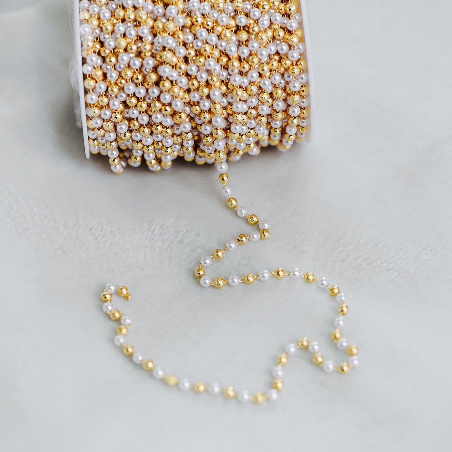 Gold Faux Pearl Beaded Chain, 18K Gold plated Brass Chain, Round Faux Pearl and Beads 4mm (LK-189) / 1 meter= 3.3ft