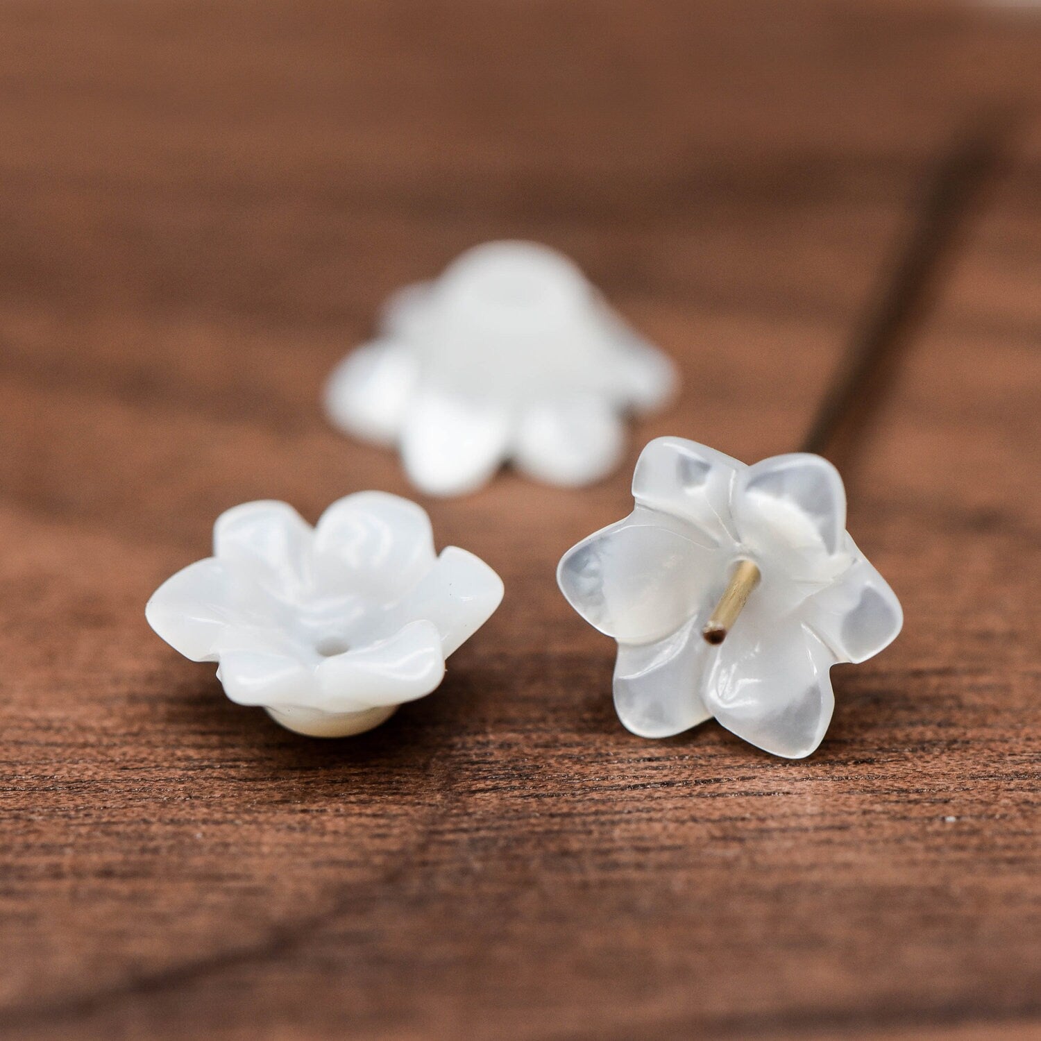 10pcs White Mother of Pearl Tulip 3D Shell Flower Beads 6mm (BK-002-C)