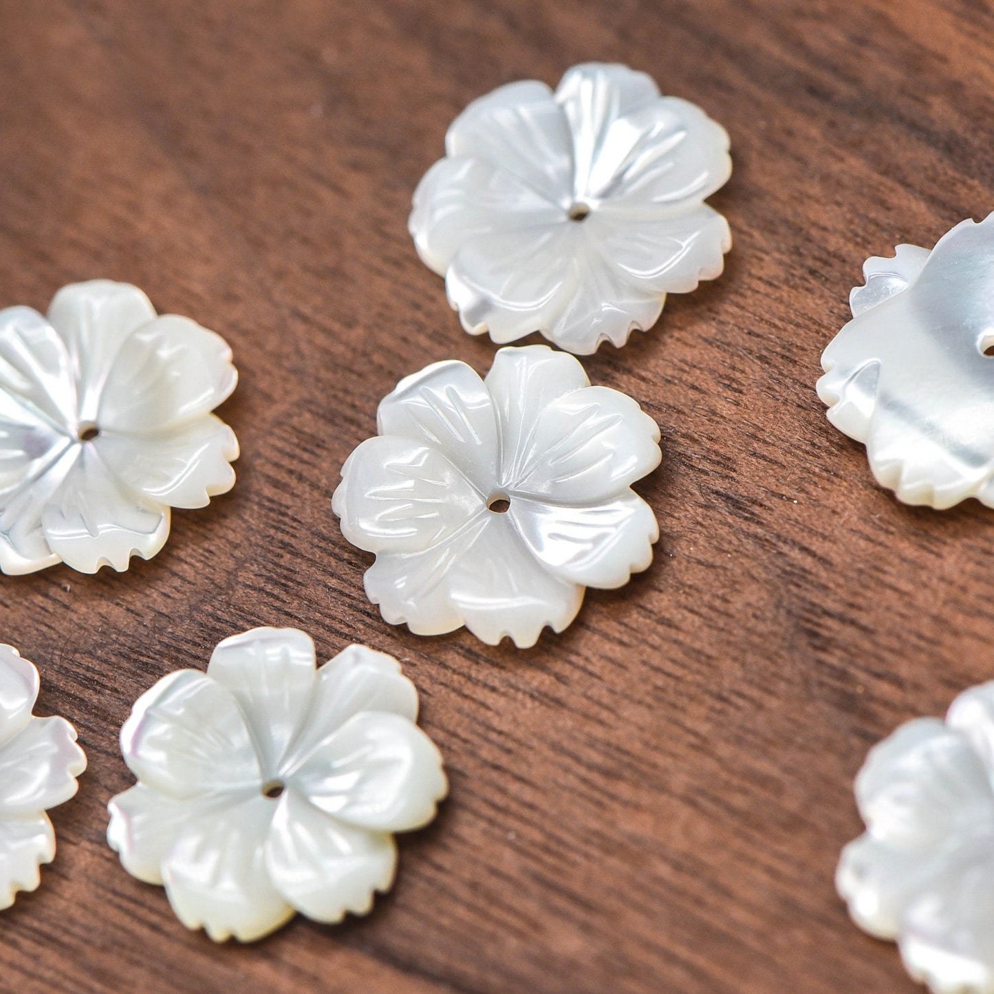 10pcs Carved White Mother of Pearl Shell Flowers 14mm Flat Back -(V1123)
