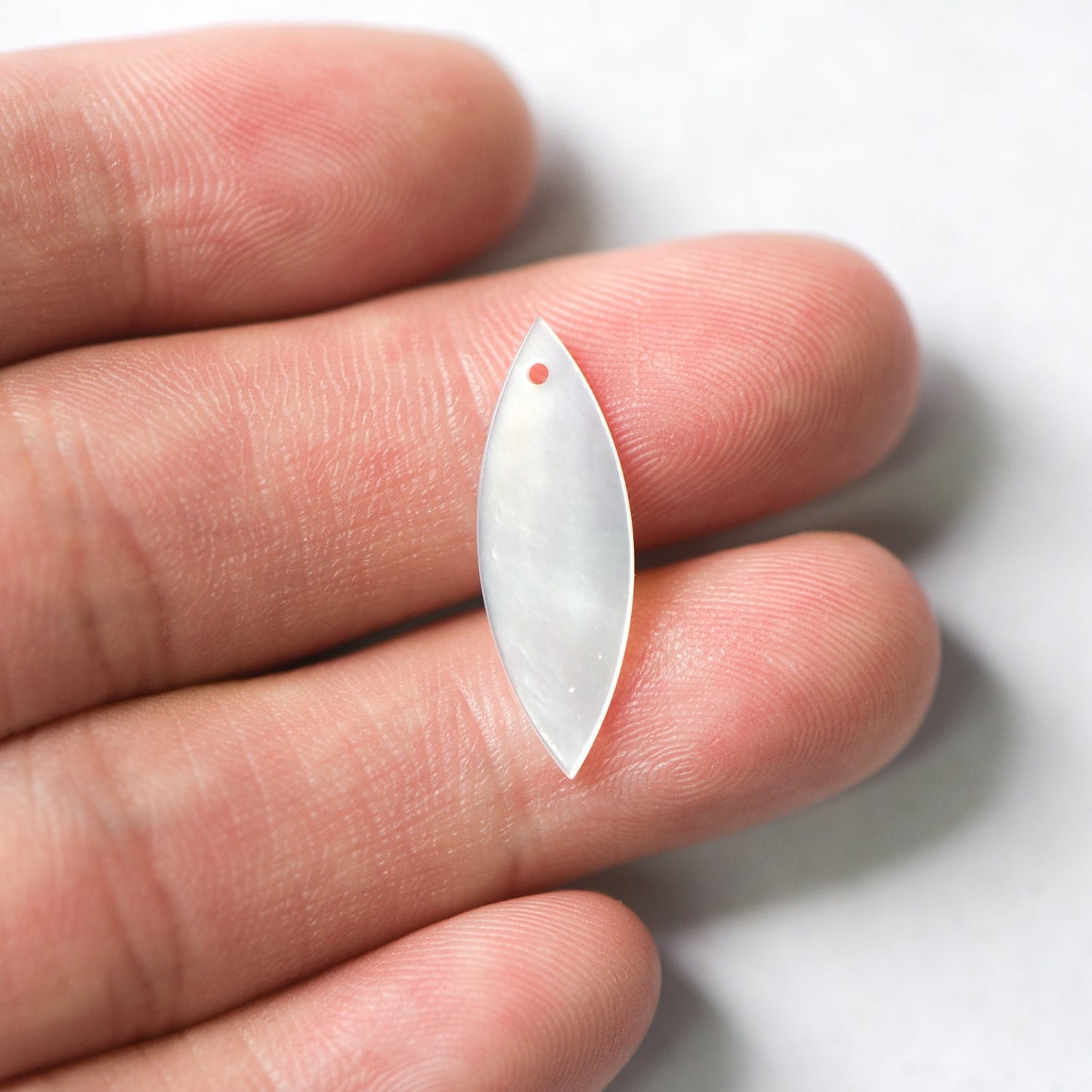 10pcs Mother of Pearl Leaf Charms, White MOP Shell Oval Pendants 23mm (#V1341)