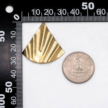 10pcs Raw Brass Ribbed Fan Charm Pendants 32x32mm, Brass Findings Wholesale (RB-252)