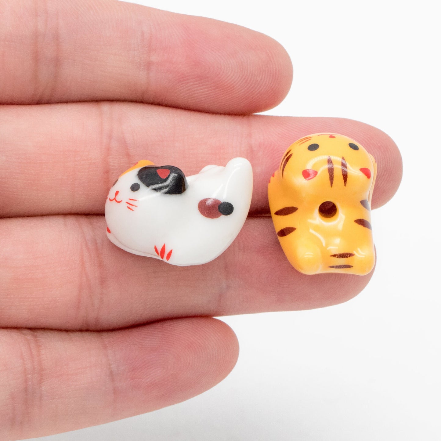 10 beads- Porcelain Lucky Cat beads 20mm, Handmade Ceramic Maneki Neko, Kawaii Animal Beads (TC-171)