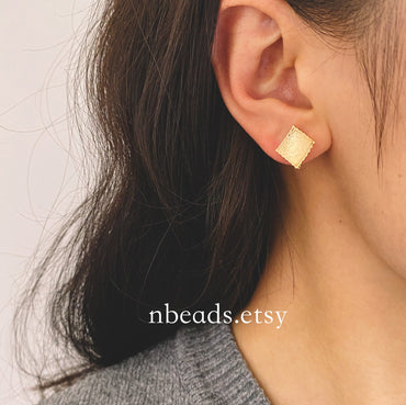 10pcs Gold Curved Rhombus Earring With A Loop, Real Gold Plated Brass Geometric Earring Studs (GB-3214)