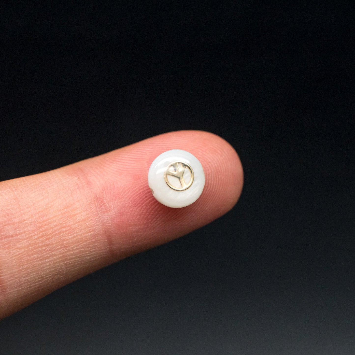 10pcs Natural Shell Peace Sign Beads, Peace Symbol Spacer 8mm, Gold Coin Beads, Double Sided (BK-032)