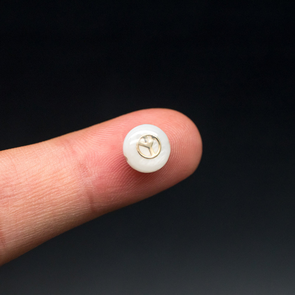 10pcs Natural Shell Peace Sign Beads, Peace Symbol Spacer 8mm, Gold Coin Beads, Double Sided (BK-032)