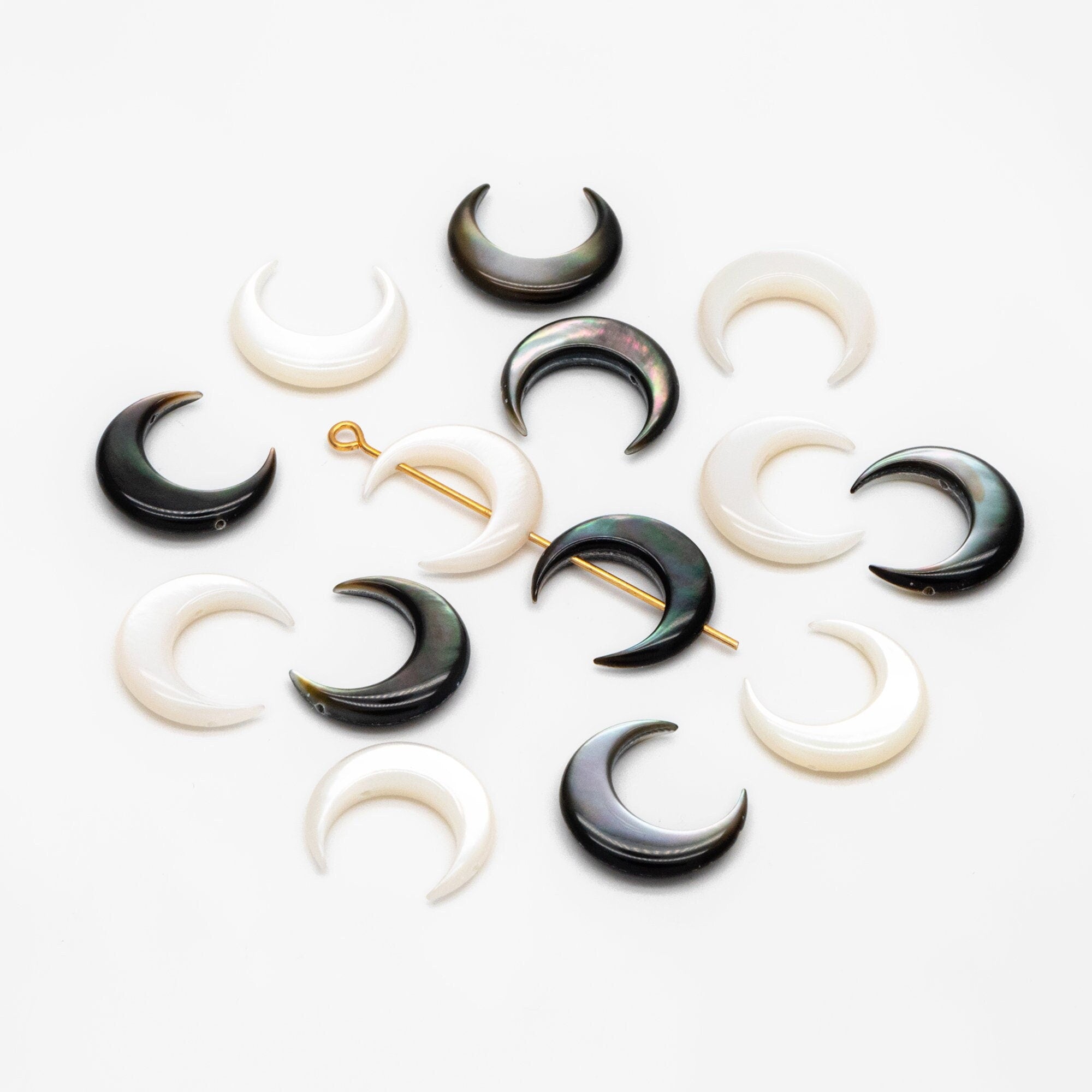 4pcs Mother of Pearl Crescent Moon Beads, Natural MOP Shell Moon Charms 15mm (V1427)