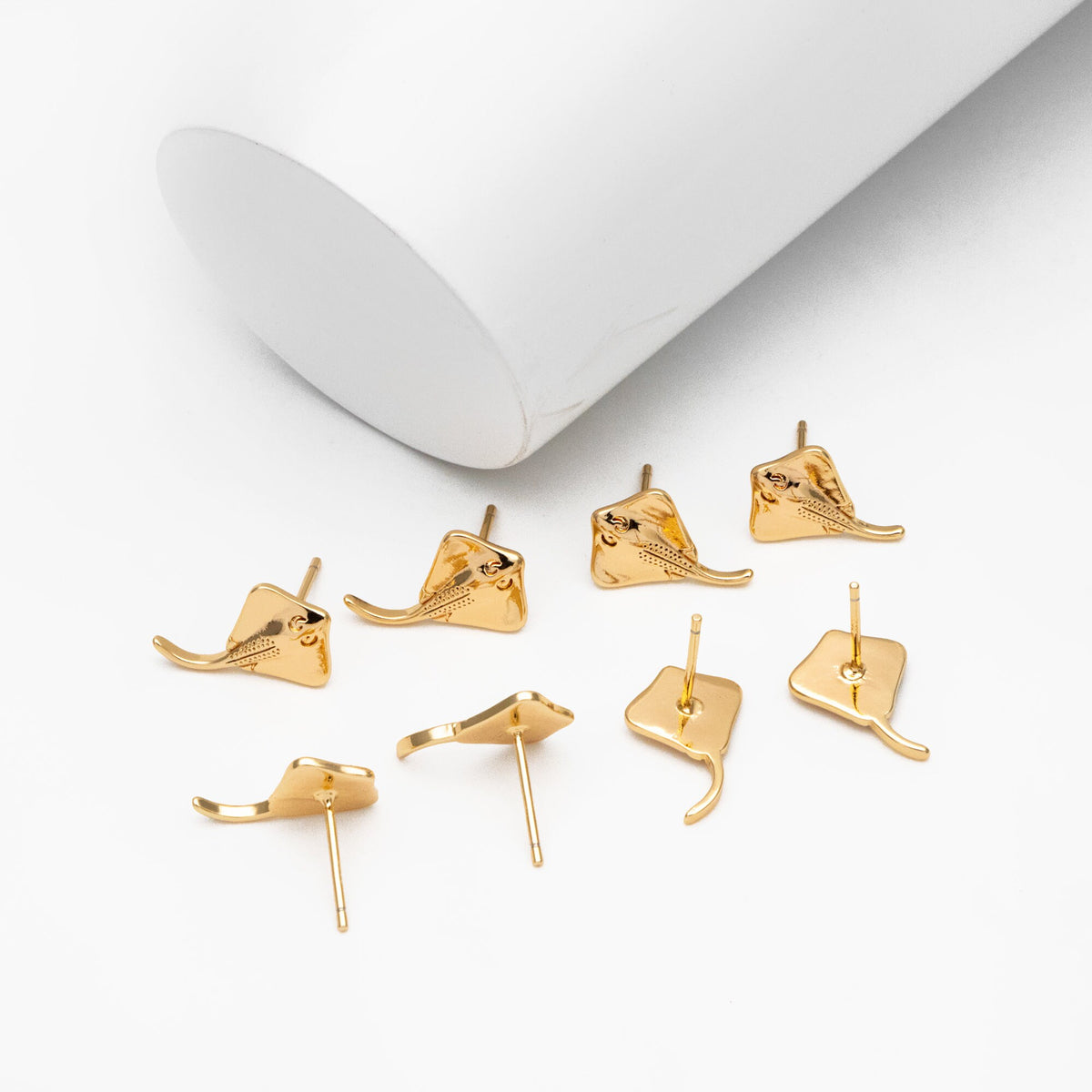 10pcs Gold Manta Ray Earrings, Gold plated Brass, Stingray Fish Stud Earrings (GB-4460-K)
