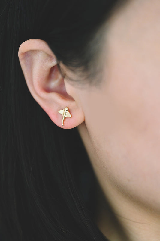 10pcs Gold/ Silver Manta Ray Earrings, Gold/ Rhodium plated Brass, Stingray Fish Stud Earrings (GB-4460-A)