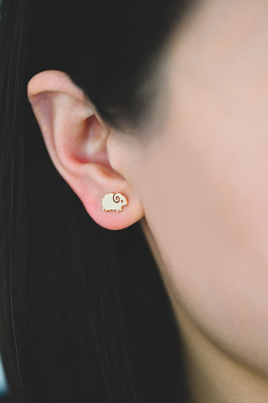 10pcs Gold Sheep Earrings, Gold Plated Brass, Cute Animal Stud Earrings (GB-4145)
