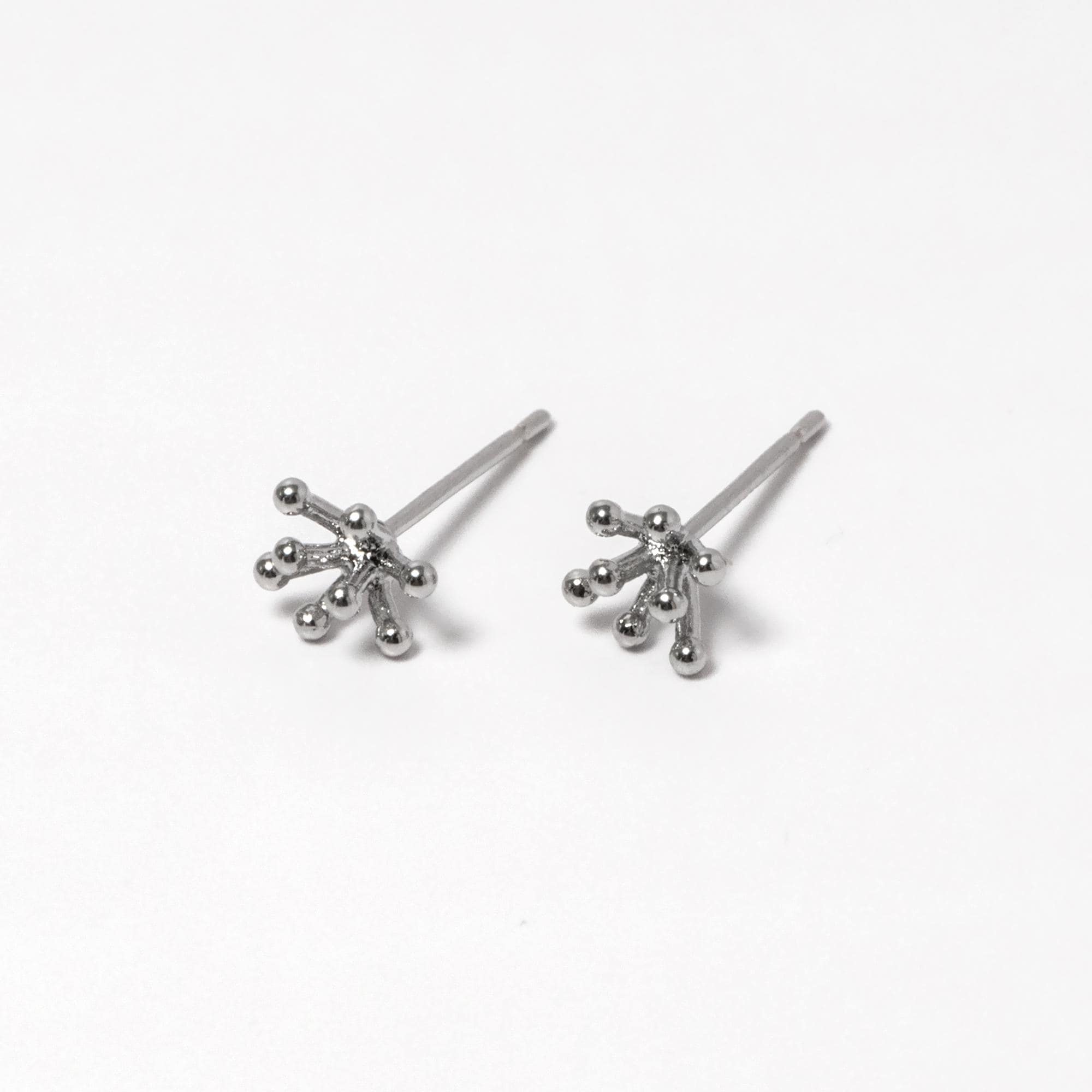 10pcs Gold/ Silver Tone Flower Earrings 6mm, Gold/ Rhodium Plated Brass, Minimalist Stud Earrings (GB-3381-K)