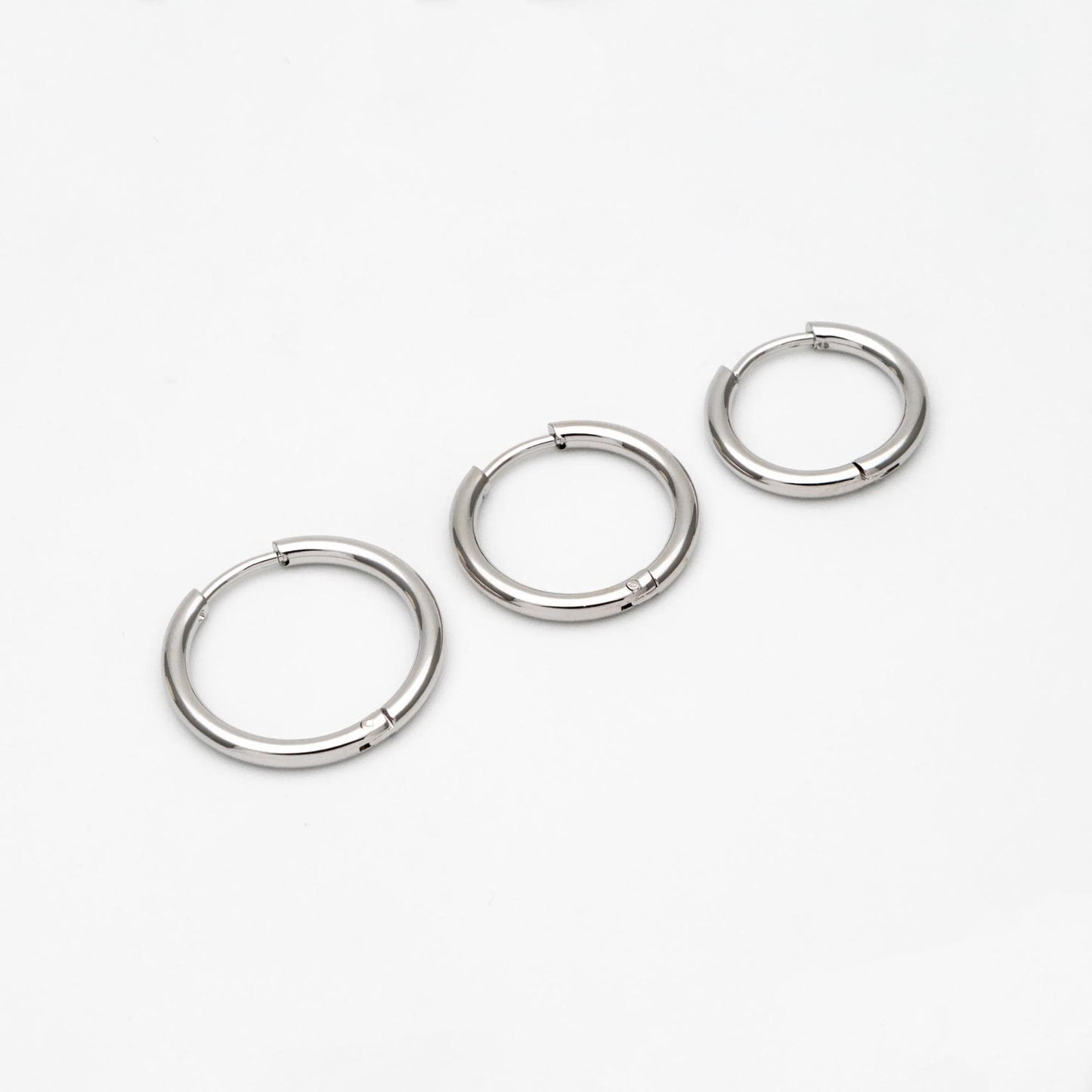 10pcs Gold/ Silver Tone Huggie Hoop Earrings, 2mm thick, 16/ 18/ 20mm, Stainless Steel Huggies, Minimalist Hoop Earrings (GB-2209)