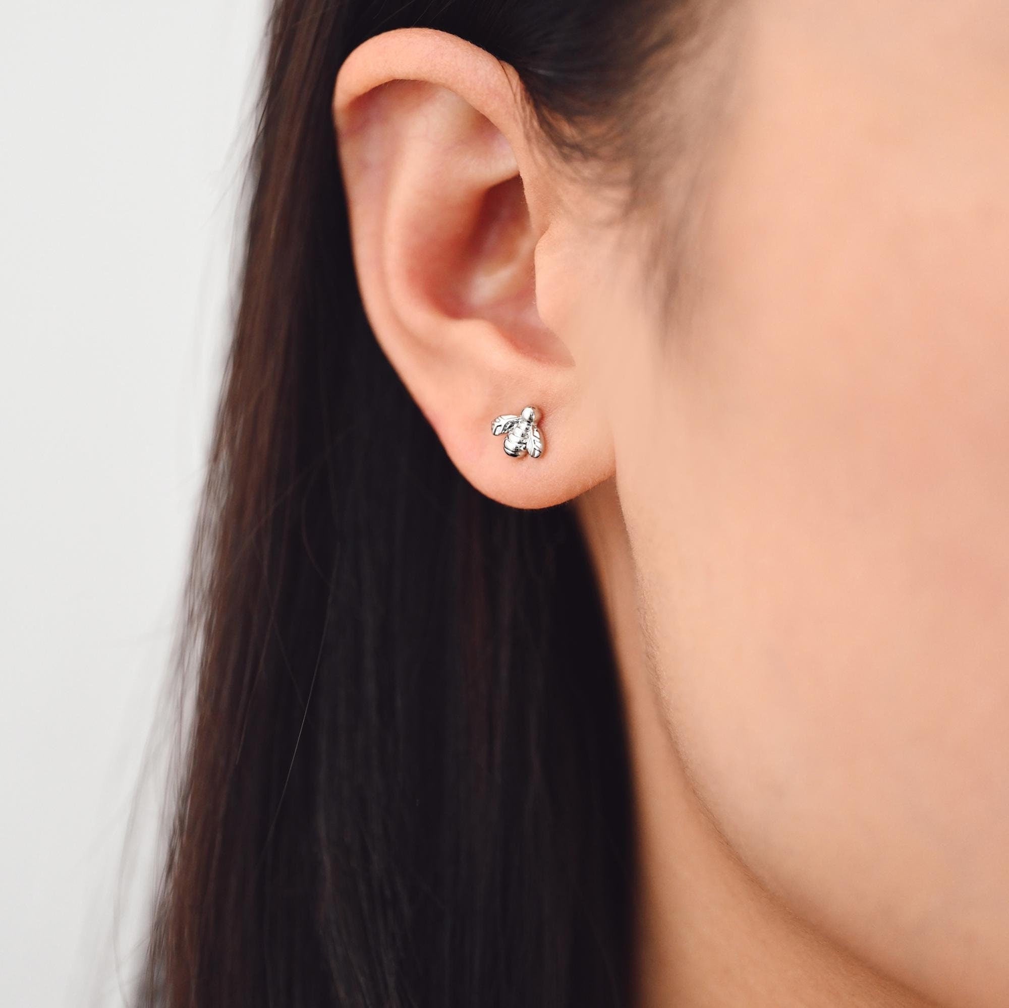 10pcs Gold/ Silver Bee Ear posts 7x8mm, Gold/ Rhodium Plated Brass Minimalist Stud Earrings (GB-3847)