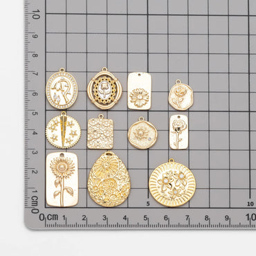 4pcs Gold Flower Charms, 18K Gold plated Brass, Flower Earring Pendants (GB-1281)