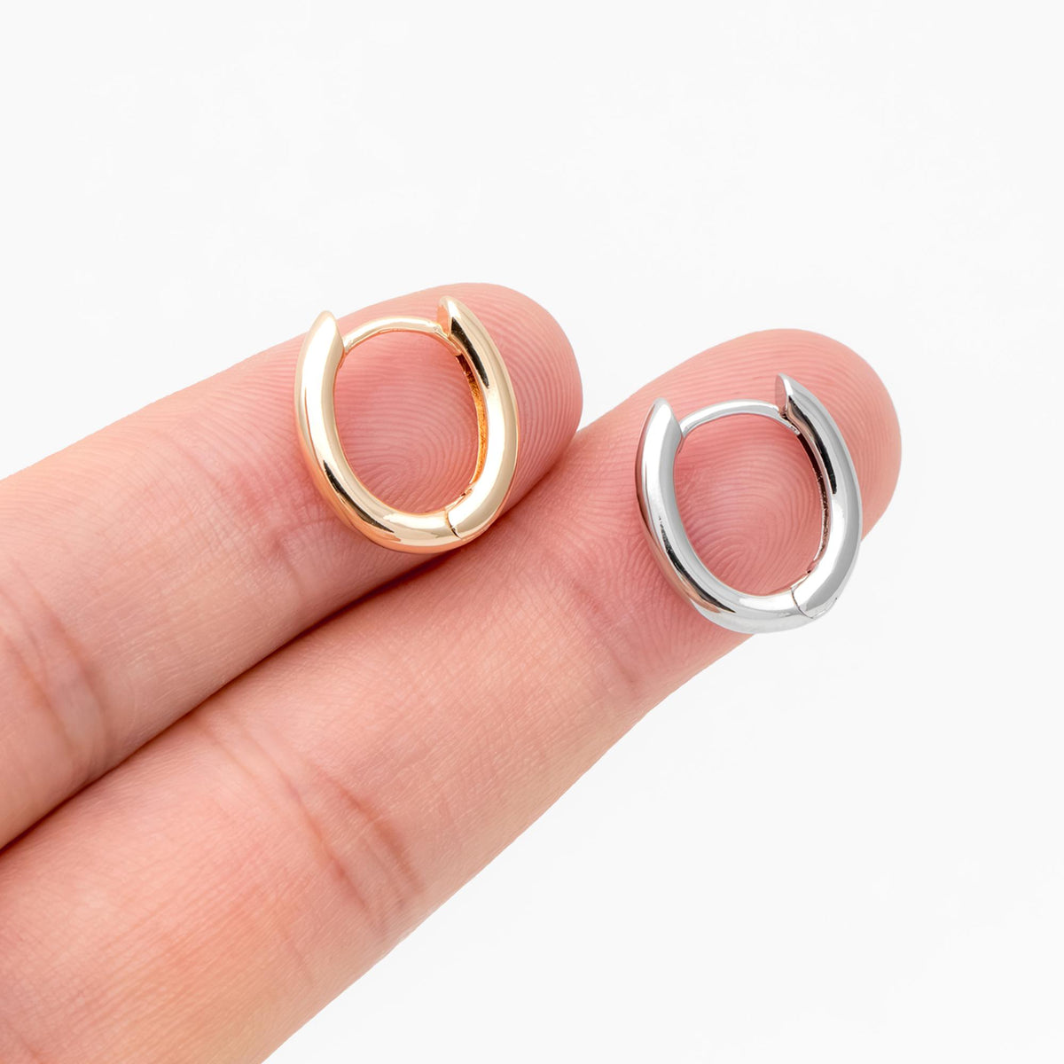 10pcs Gold/ Silver tone Oval Huggie Earrings 14x13mm, Gold/ Rhodium plated on Brass, Earring Hoop Components (GB-1656-B)