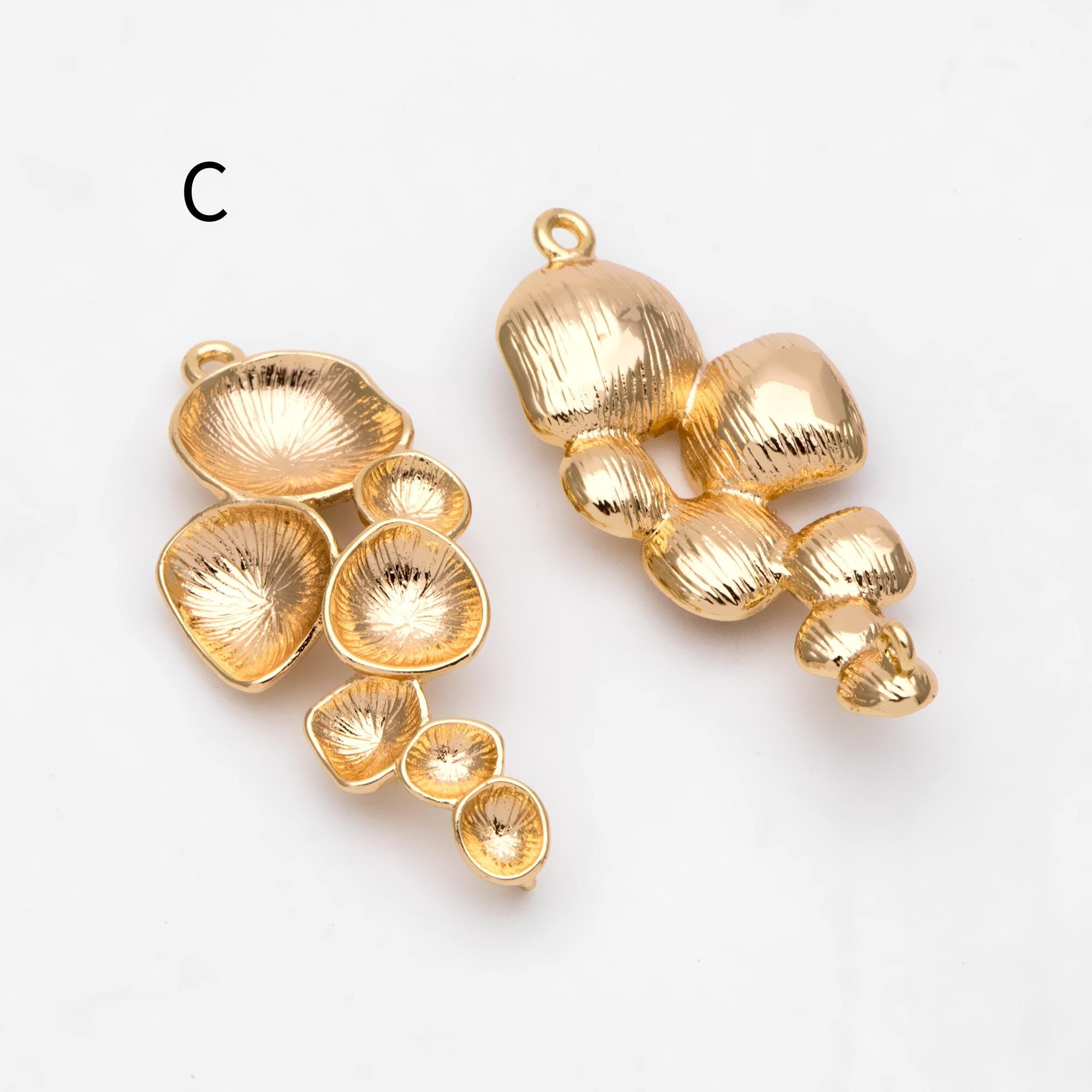 10pcs Gold Lotus Leaf Connectors, 18K Gold plated Brass, Lotus Leaves Charm Connectors (GB-3076)