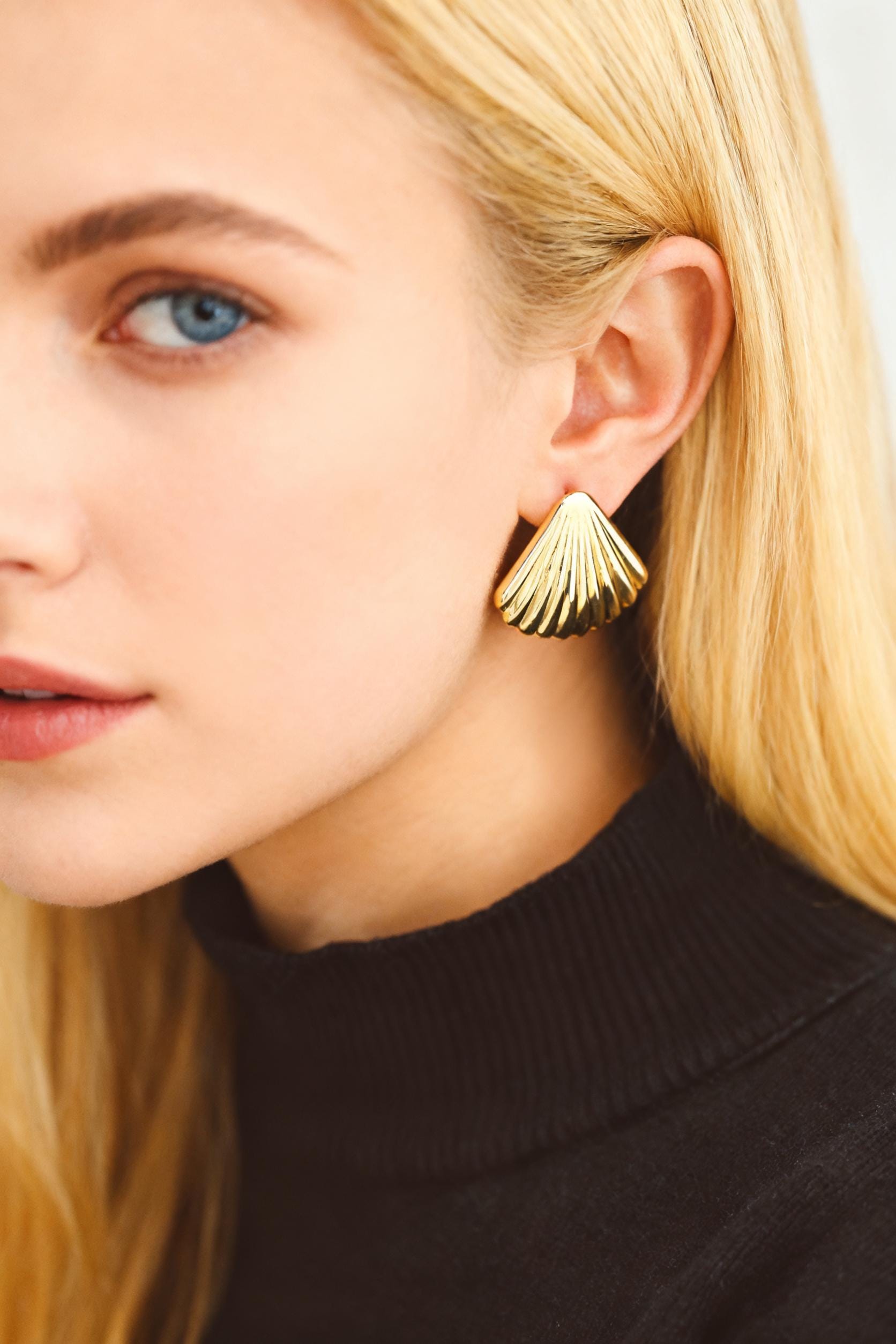 4pcs Gold/ Silver Shell Earrings, Gold/ Rhodium plated Brass, Dainty Seashell Stud Earrings (GB-4572)