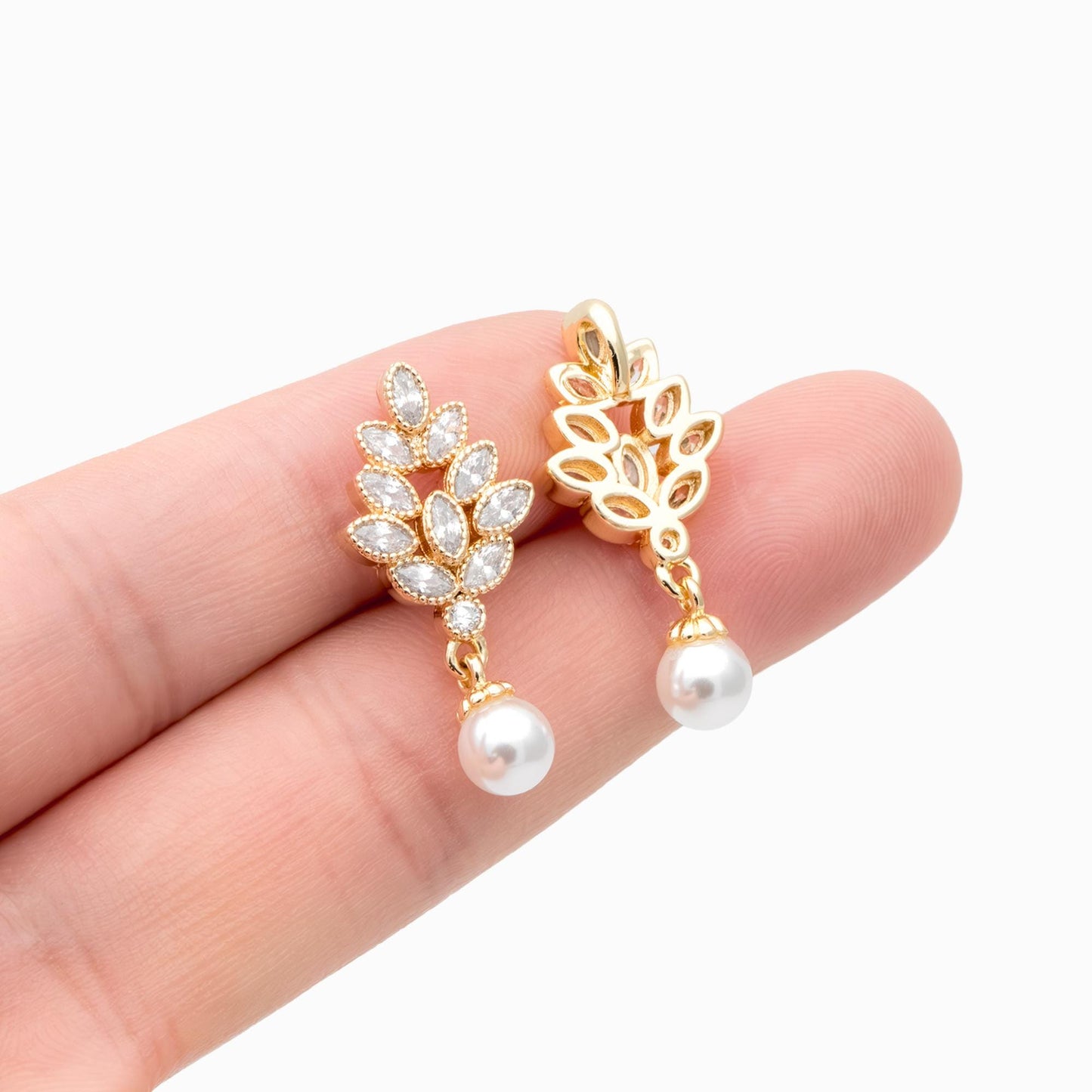 4pcs Gold Tone Floral Pendant with 6mm Glass Faux Pearl & Clear CZ Stones – DIY Jewelry Components, Bulk Pack (GB-1489)