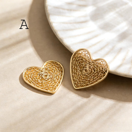 4pcs Gold/ Silver Tone Heart Pendants, 18K Gold/ Rhodium plated Brass, Dainty Heart Charms (GB-1964)