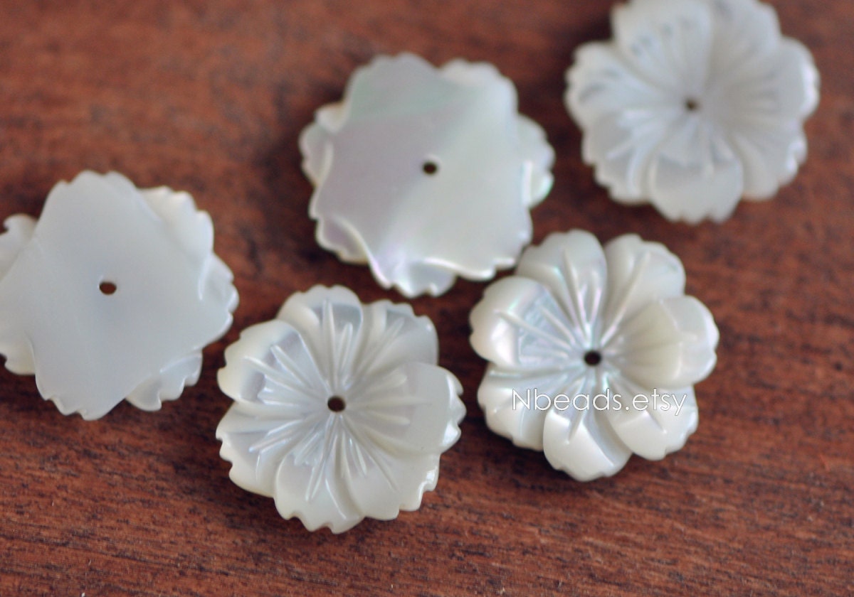 10pcs Carved White Mother of Pearl Shell Flowers 14mm Flat Back -(V1123)