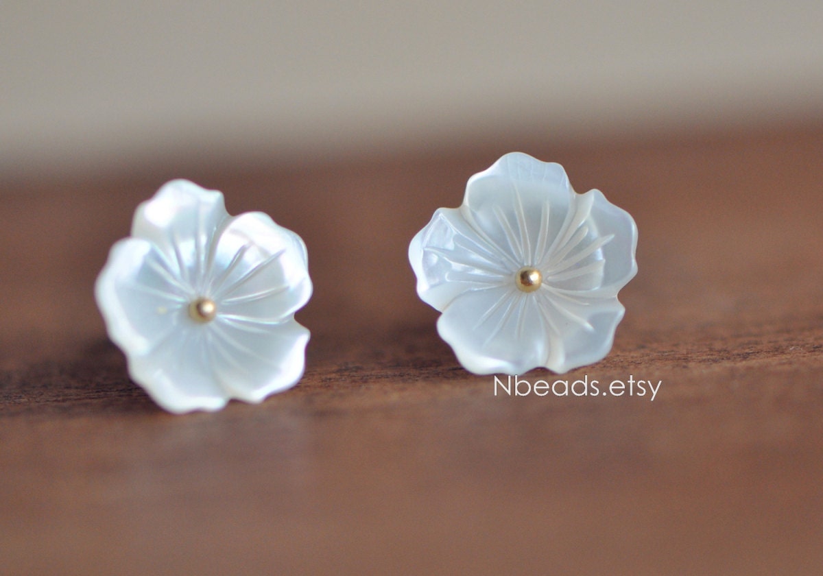 10pcs White Mother of Pearl Flowers 12mm, Center Drilled Carved Shell Flowers (#V1255)