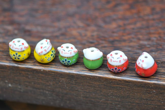 10 beads- Porcelain Lucky Cat beads 15mm, Ceramic Maneki Neko, Drilled with Large Hole, Yellow Green Red Pink Kawaii Cat -(TC-151)