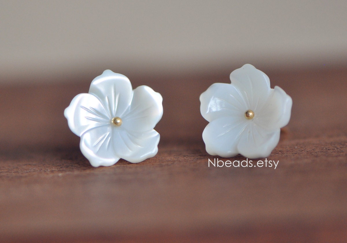 10pcs White Mother of Pearl Flowers 14mm, Center Drilled Carved 3D Shell Flowers (V1223)