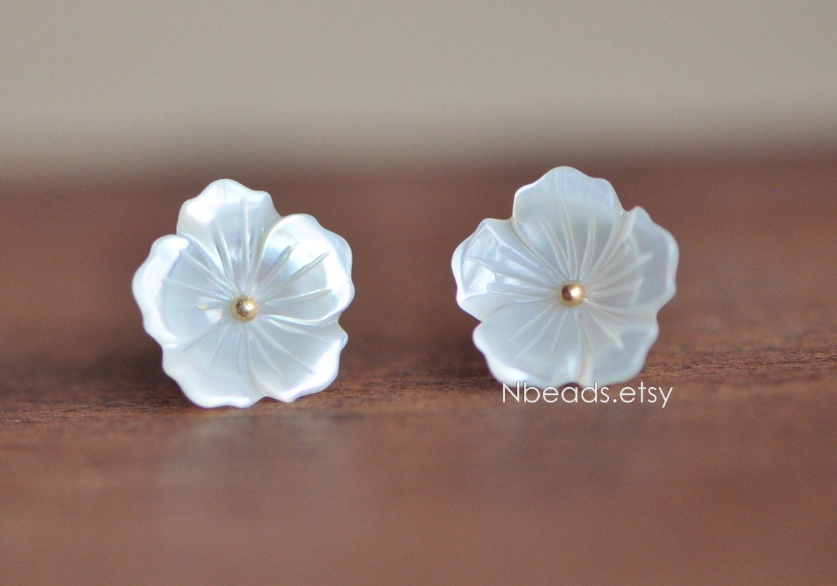 10pcs White Mother of Pearl Flowers 12mm, Center Drilled Carved Shell Flowers (#V1255)