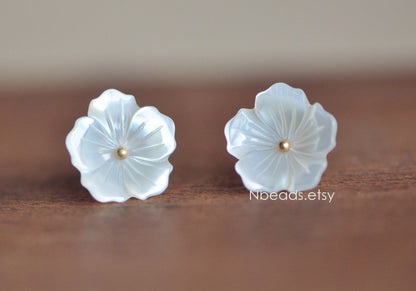 10pcs White Mother of Pearl Flowers 12mm, Center Drilled Carved Shell Flowers (#V1255)