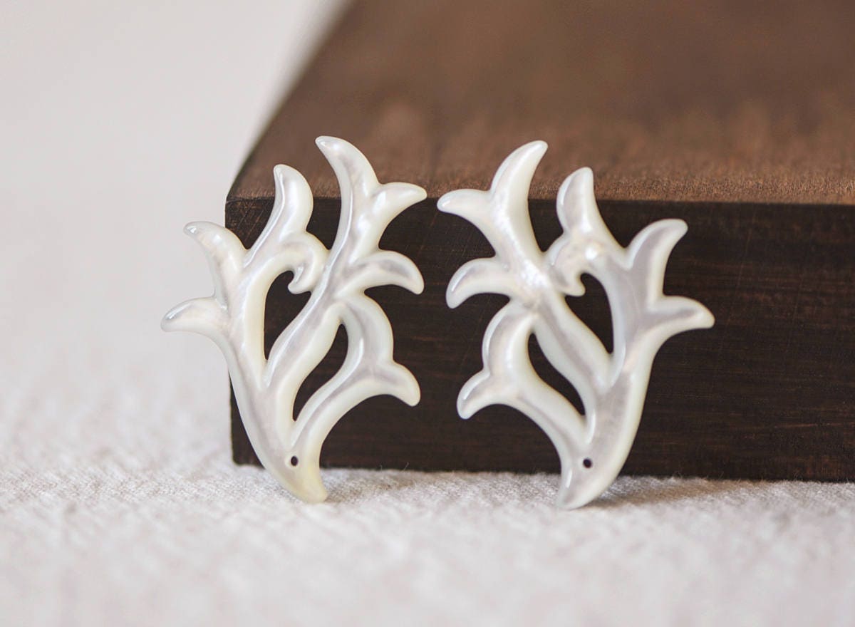 1 Pair White Mother of Pearl Shell Deer Antler Charms (BK-029)
