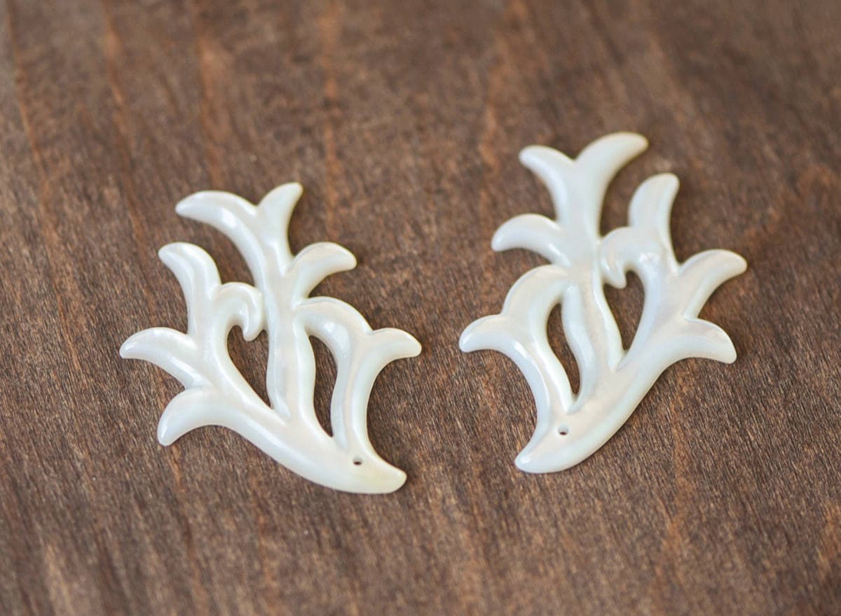 1 Pair White Mother of Pearl Shell Deer Antler Charms (BK-029)