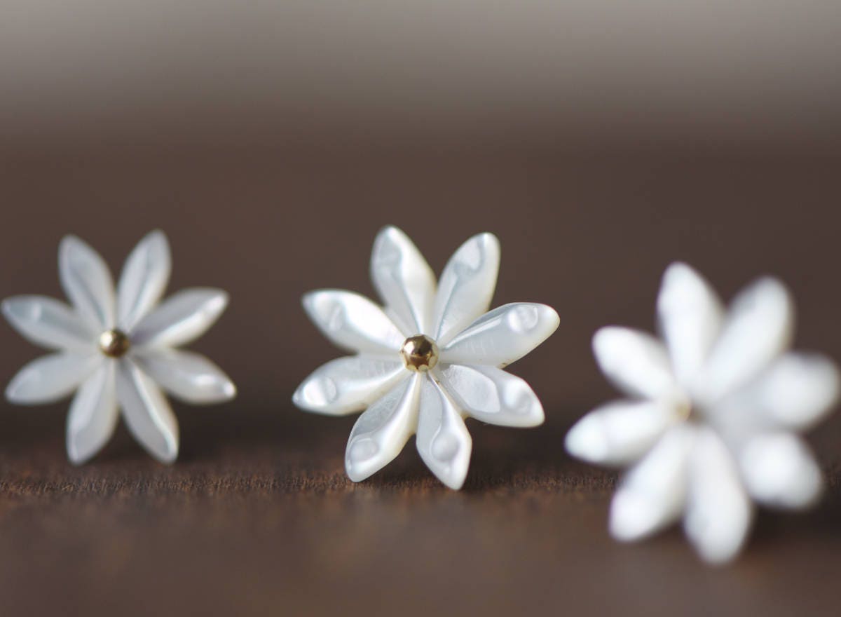 10pcs White Mother of Pearl Shell Daisy Flowers 10/ 12mm (#BK-001)