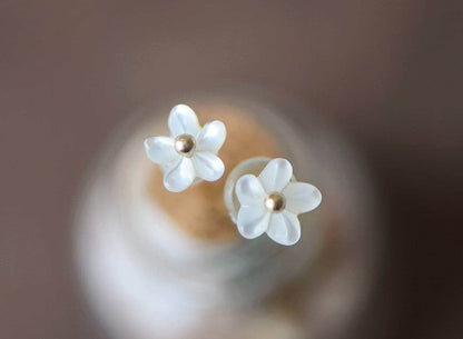 10pcs White Mother of Pearl Carved 3D Flowers 6/ 10mm, Center Drilled Shell Beads (#V1296)