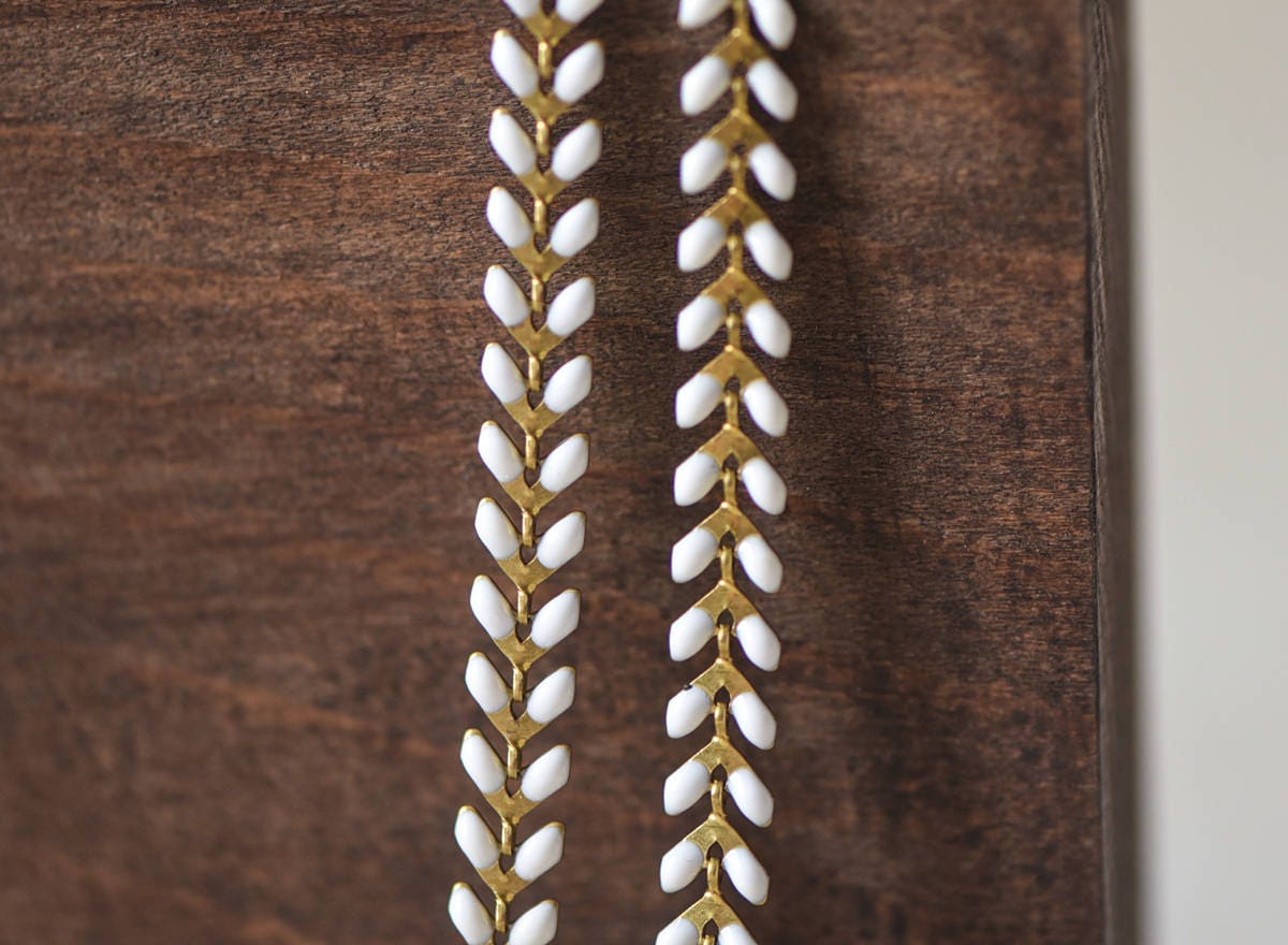 White Enamel Brass Arrow Chain 6mm, Flat Chevron Chain, Herringbone Fish bone Designer Chain (#LK-048-1)/ 1 Meter=3.3ft