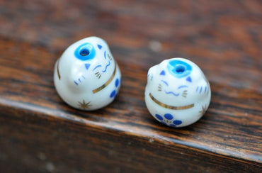 10 beads- Porcelain Lucky Cat beads 13mm, Ceramic Maneki Neko, Drilled with hole, White Blue Kawaii Cat-(TC-150)