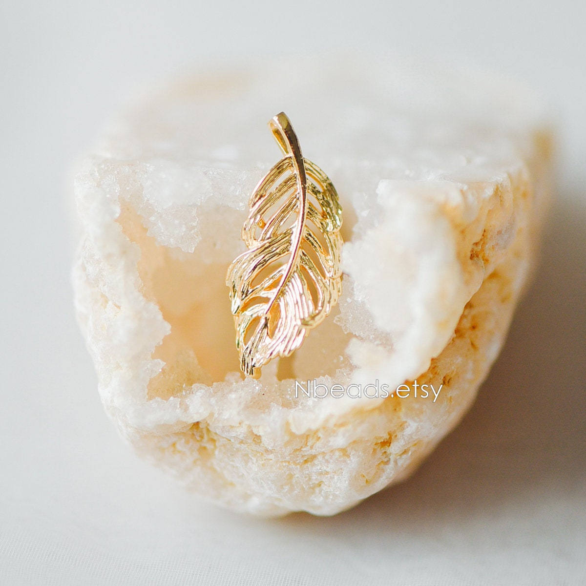 4pcs Gold plated Brass Feather Charm Pendants 22mm (GB-858-A)