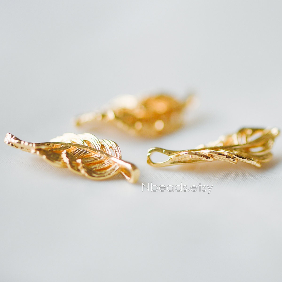 4pcs Gold plated Brass Feather Charm Pendants 22mm (GB-858-A)