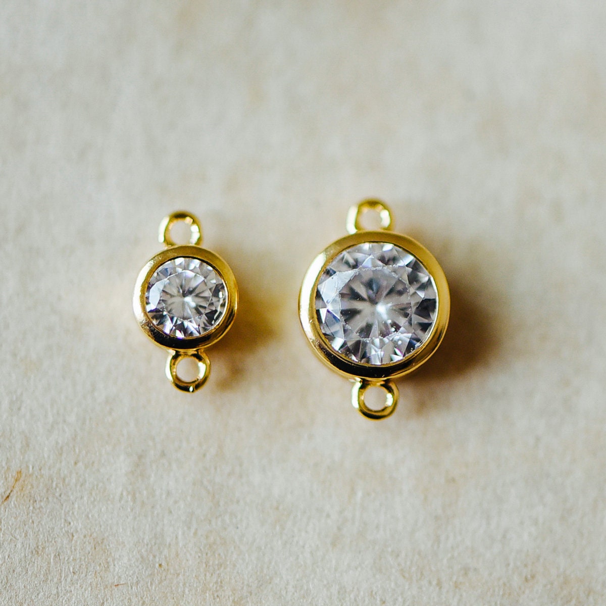 10pcs Gold/ Silver Tone Bezel Gemstone Connector 4/ 5/ 6/ 7mm, 18K Gold/ Rhodium plated Brass, Clear CZ Coin Charms (GB-011)