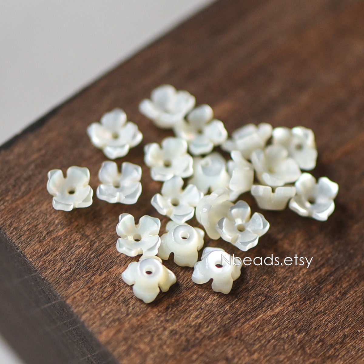 10pcs White Mother of Pearl Tulip 3D Shell Flower Beads 6mm (#V1320)