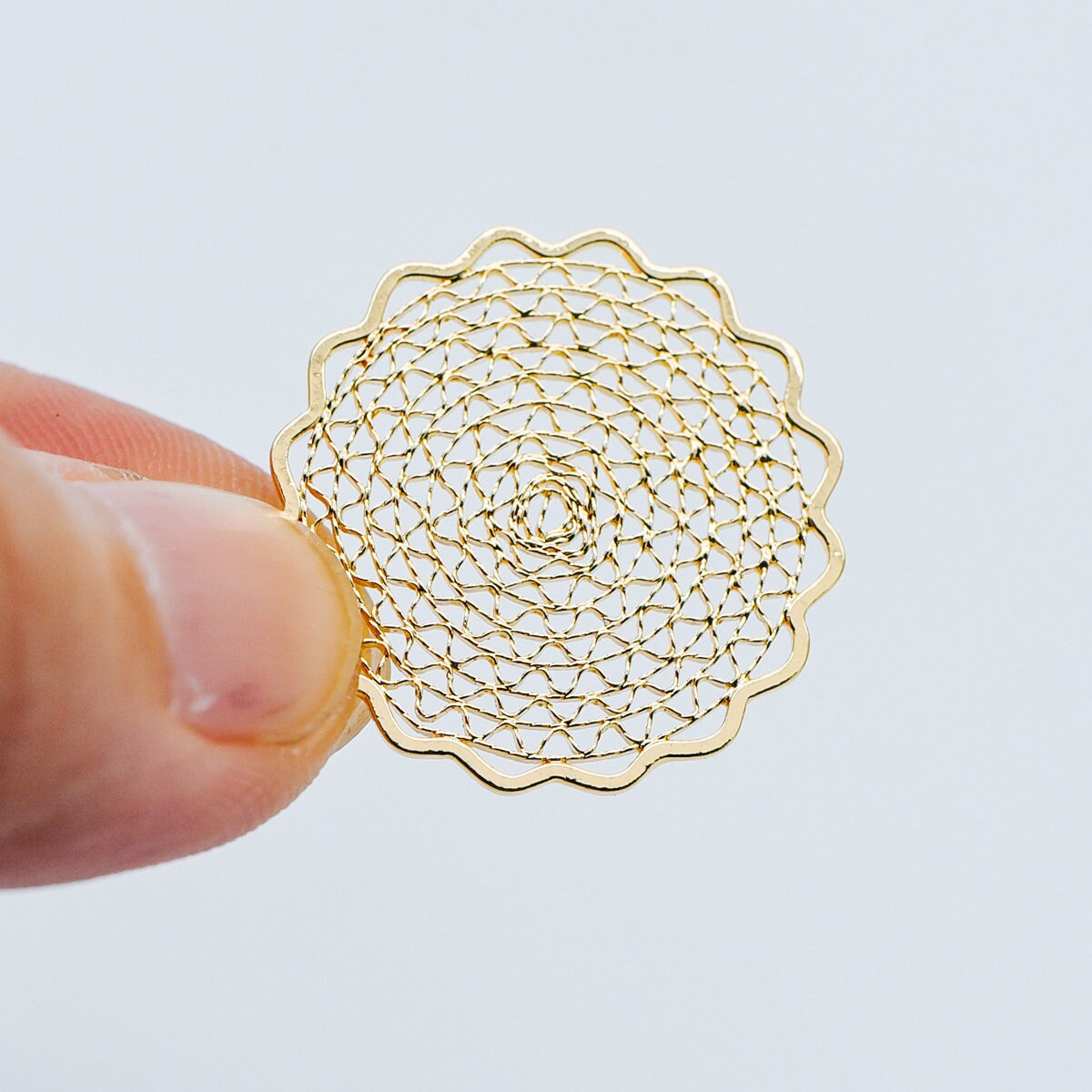 10pcs Gold/ Silver tone Filigree Round Charms 24mm, 18K Gold/ Rhodium plated Brass Floral Connectors (GB-366)