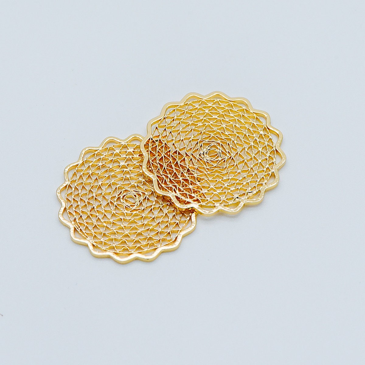 10pcs Gold/ Silver tone Filigree Round Charms 24mm, 18K Gold/ Rhodium plated Brass Floral Connectors (GB-366)