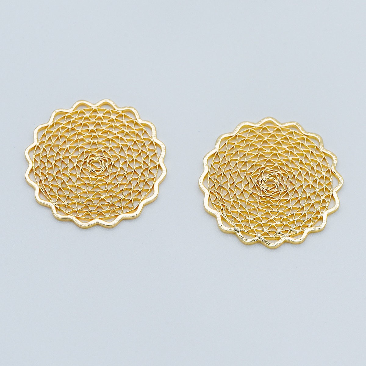 10pcs Gold/ Silver tone Filigree Round Charms 24mm, 18K Gold/ Rhodium plated Brass Floral Connectors (GB-366)