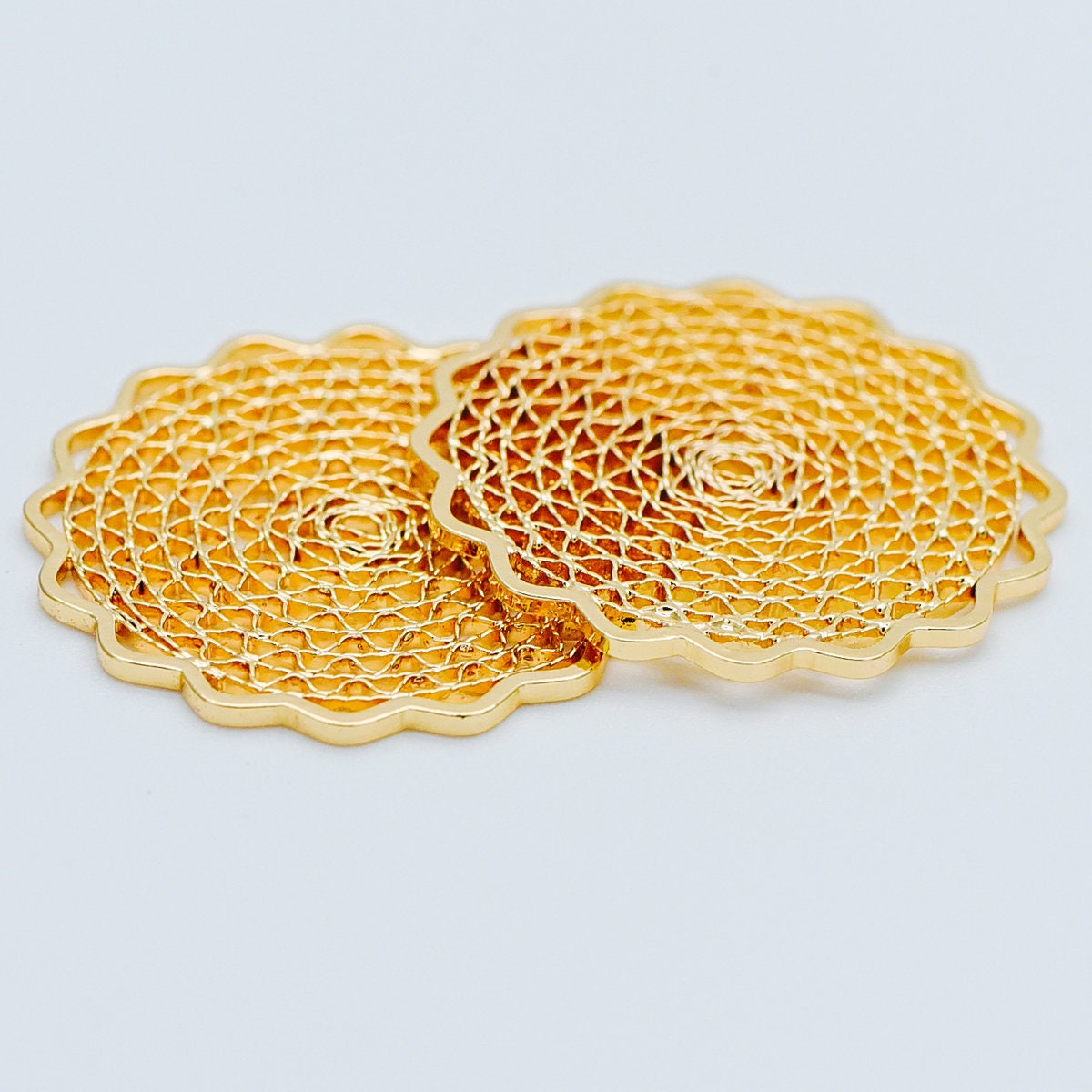 10pcs Gold/ Silver tone Filigree Round Charms 24mm, 18K Gold/ Rhodium plated Brass Floral Connectors (GB-366)