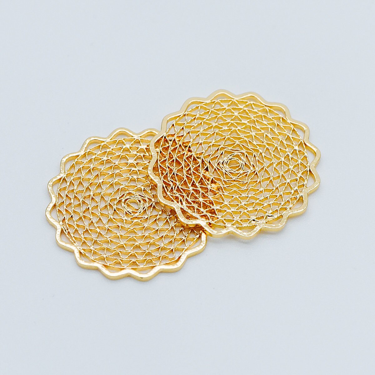 10pcs Gold/ Silver tone Filigree Round Charms 24mm, 18K Gold/ Rhodium plated Brass Floral Connectors (GB-366)