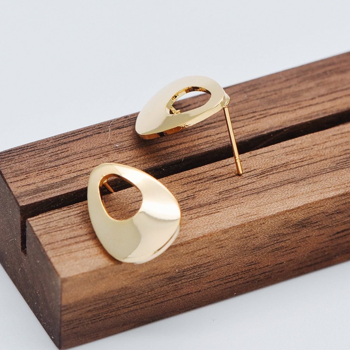 10pcs Gold Teardrop Ear Post with Loop, 17x12mm, 18K Gold Plated Brass Geometric Earring Studs (GB-441)