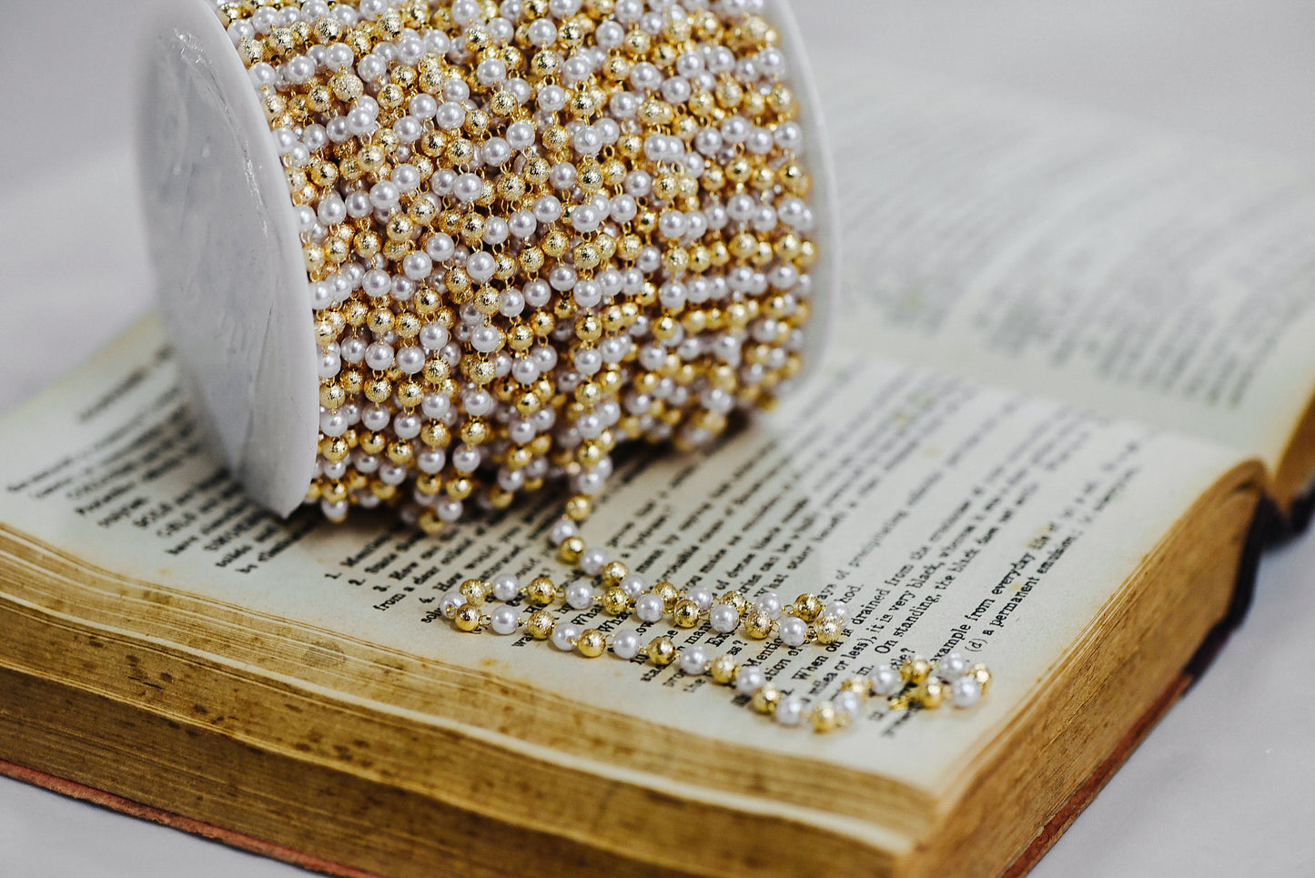 Gold Faux Pearl Beaded Chain, 18K Gold plated Brass Chain, Round Faux Pearl and Beads 4mm (LK-189) / 1 meter= 3.3ft