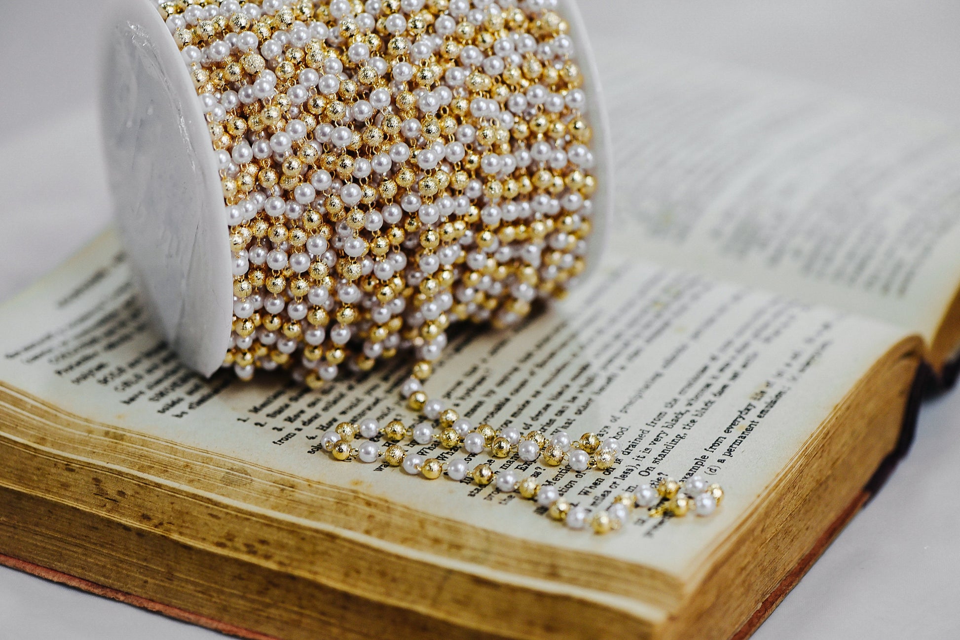 Gold Faux Pearl Beaded Chain, 18K Gold plated Brass Chain, Round Faux Pearl and Beads 4mm (LK-189) / 1 meter= 3.3ft