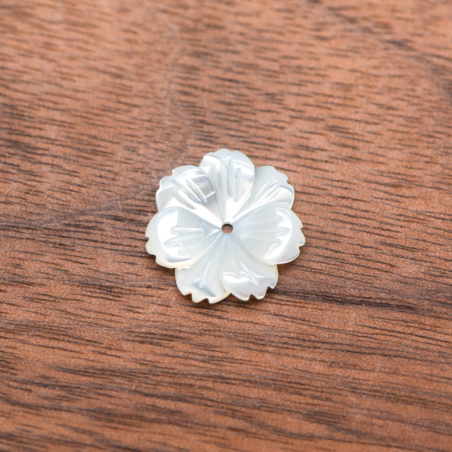 10pcs Carved White Mother of Pearl Shell Flowers 14mm Flat Back -(V1123)